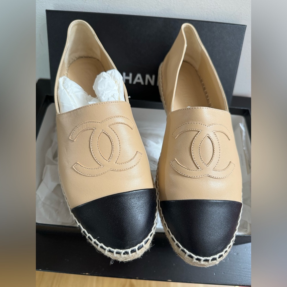 Chanel Beige Black Espadrilles Size 40 REV G29762X01000 Lambskin